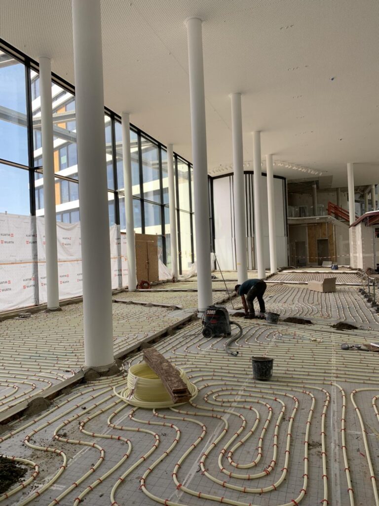 Ausbau der Fußbodenheizung im Gebäude