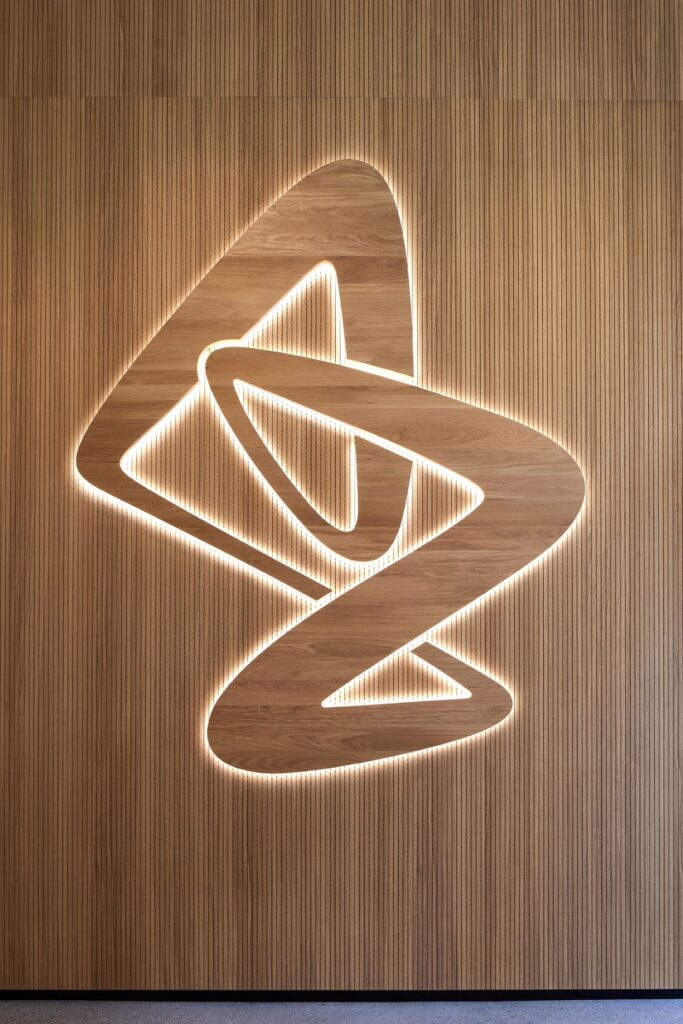 Logo als Licht-Highlight bei AstraZeneca