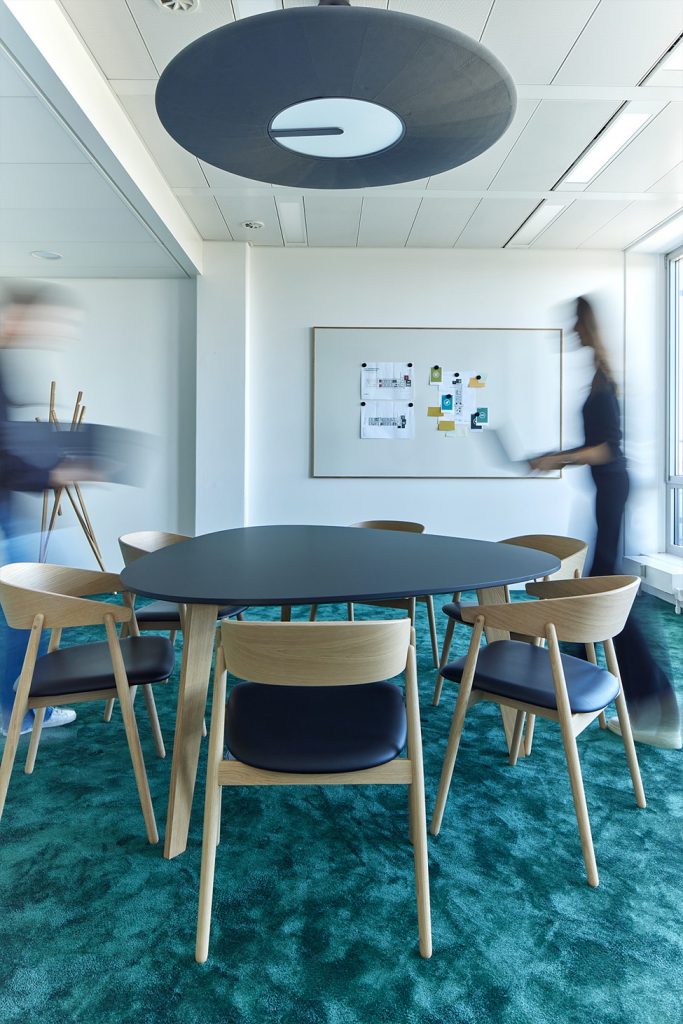 Foto eines modernen Konferenzraums der neuen Büroflächen von Ventum in München